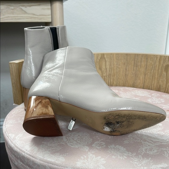 Elegant White Ankle Boots - Picture 6 of 6